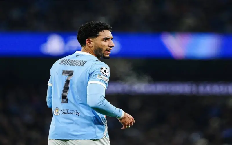 عملاق إنجليزي يصر على ضم عمر مرموش في الصيف المقبل